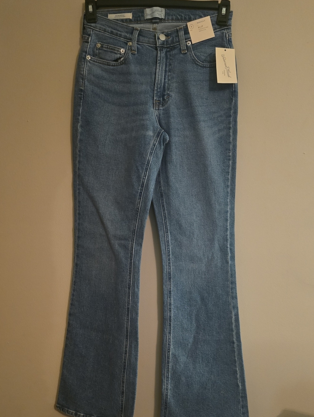 New Universal Thread Women's Size 6 Medium Wash Mid Rise Boot Cut Jeans